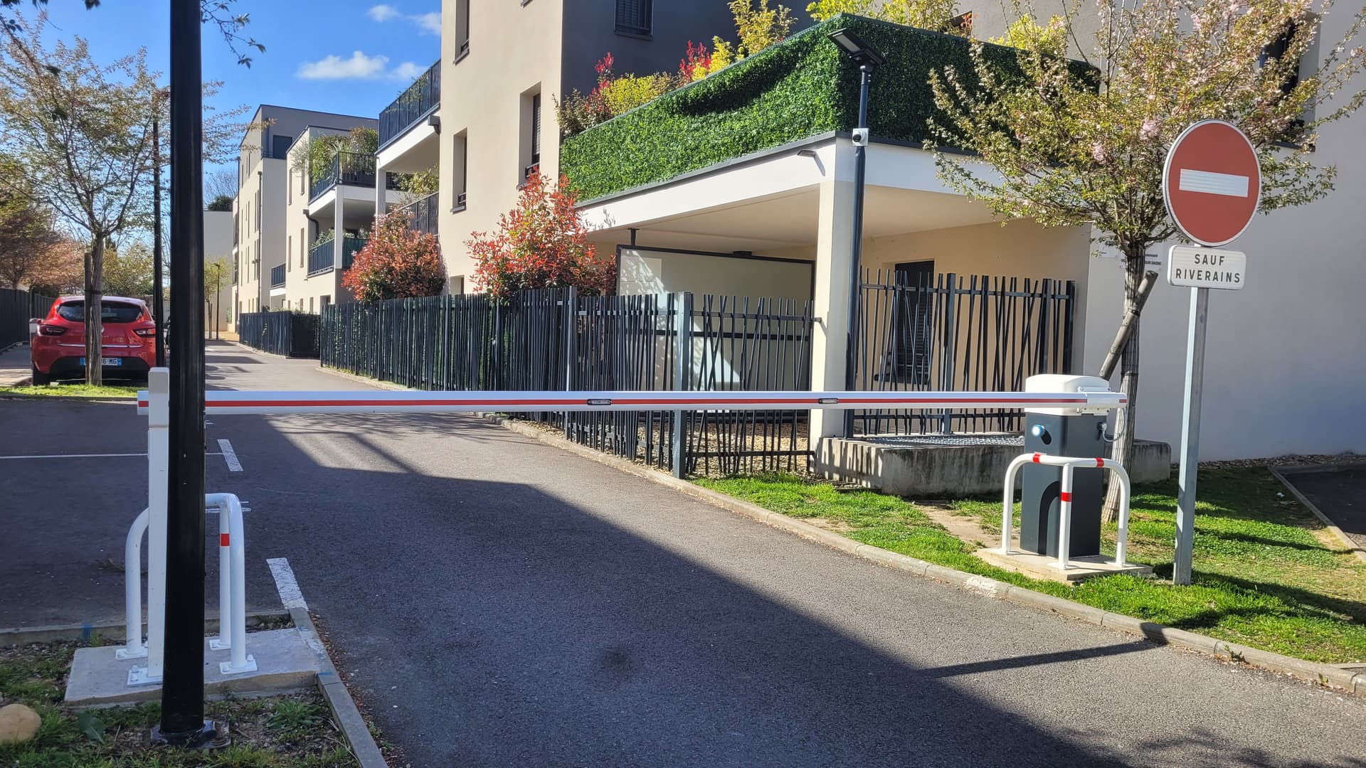 Barrière levante parking copropriété THERA Fermetures