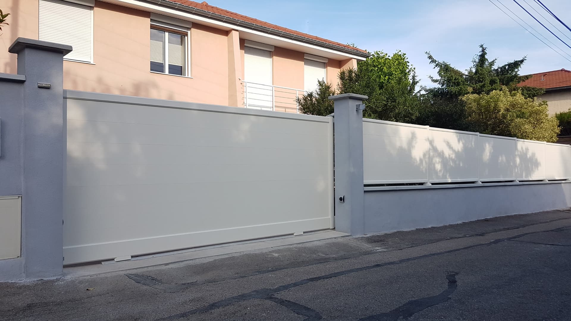 Portail aluminium installé à Caluire-et-Cuire